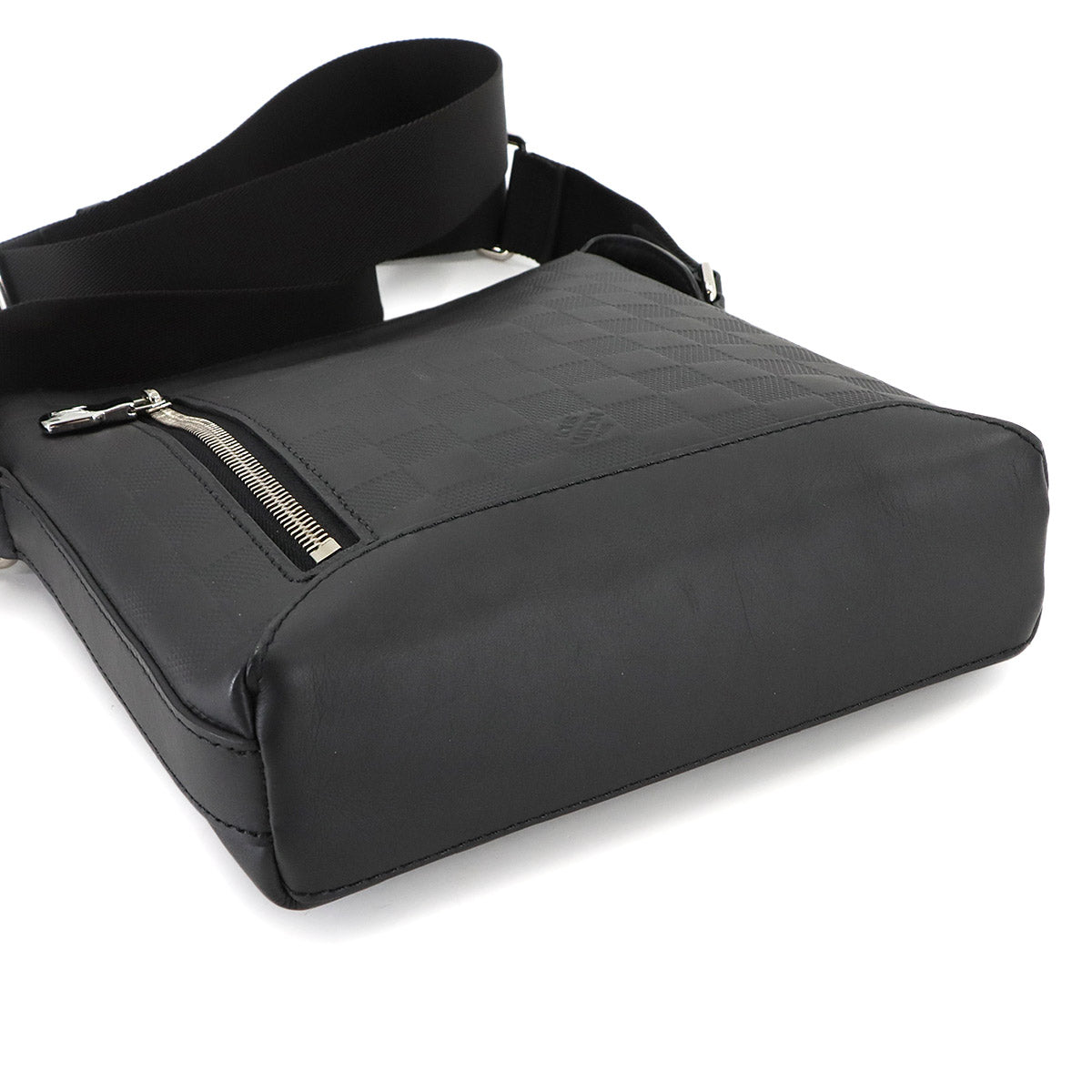 Damier Infini Discovery Messenger BB Leather Bag N42418