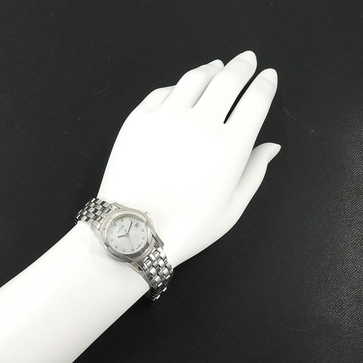 5500L 11P Diamond Quartz White Shell Dial Watch