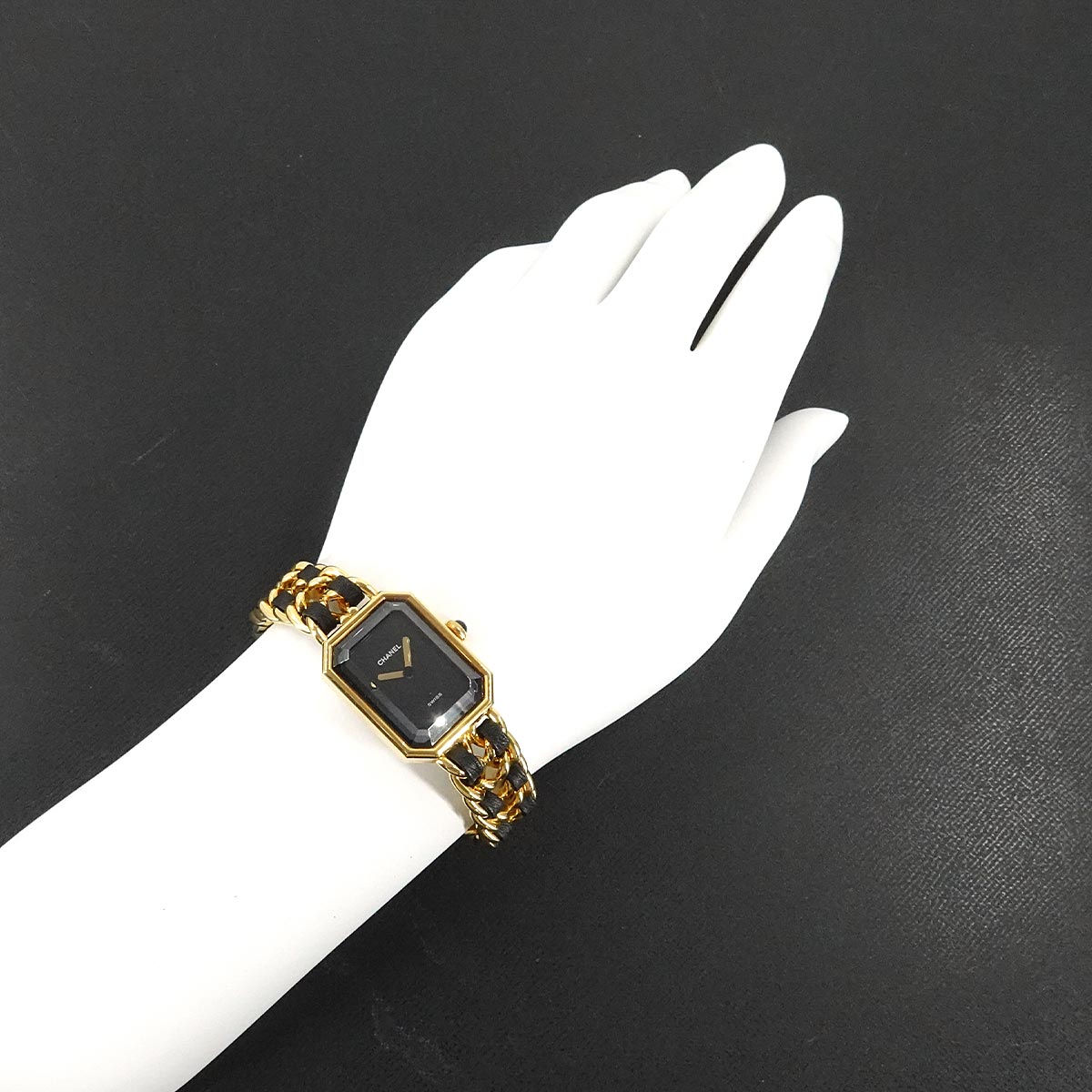 Premiere Size M H0001 Vintage Quartz Black Dial Ladies Watch