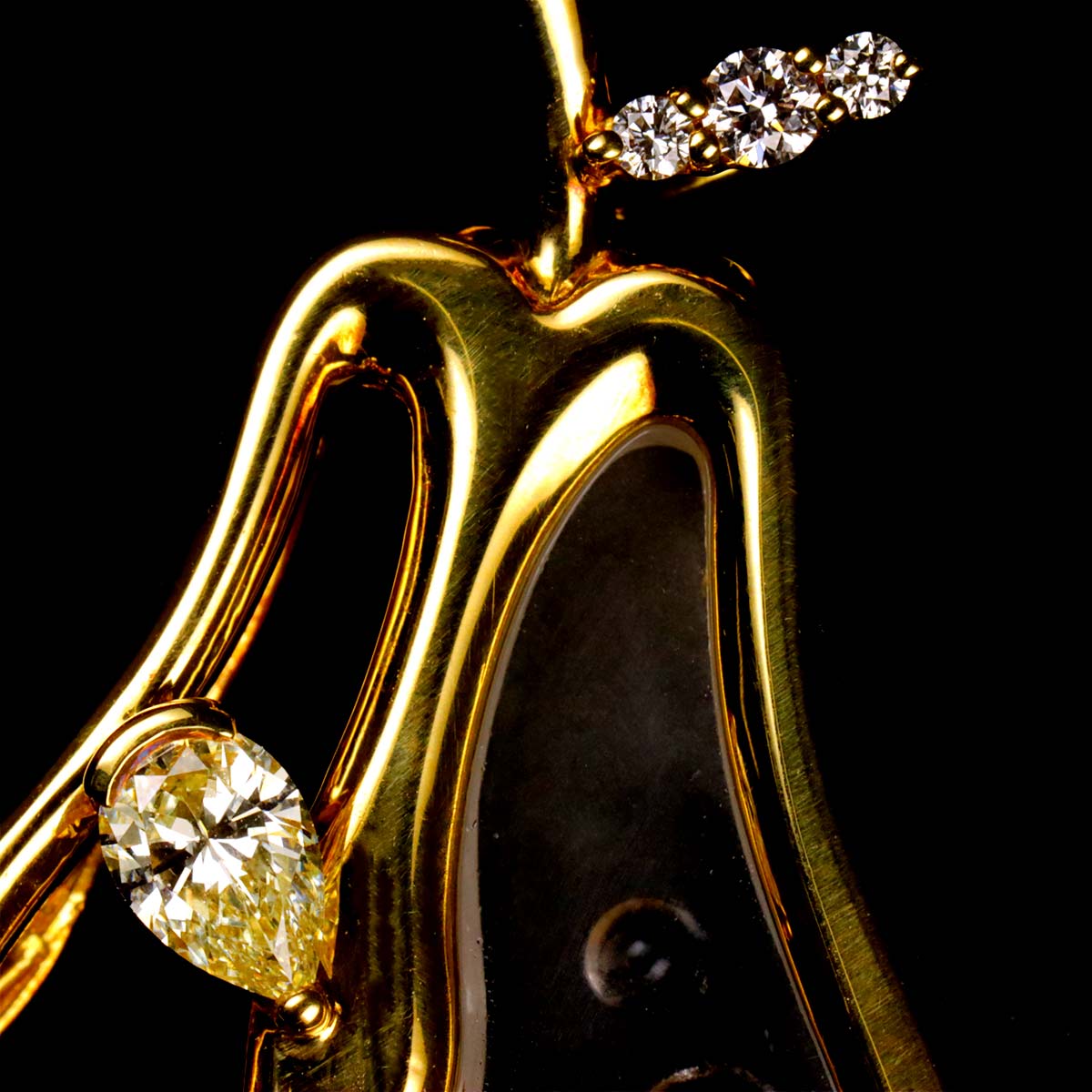 Diamond 0.30/0.06ct Quartz Brooch 18K YG 750