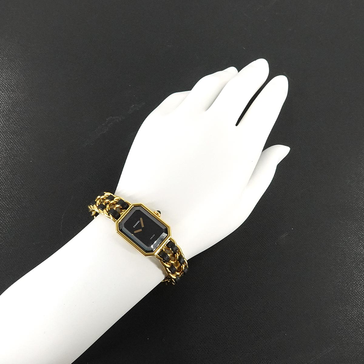 Premiere Size L H0001 Vintage Quartz Black Dial Ladies Watch