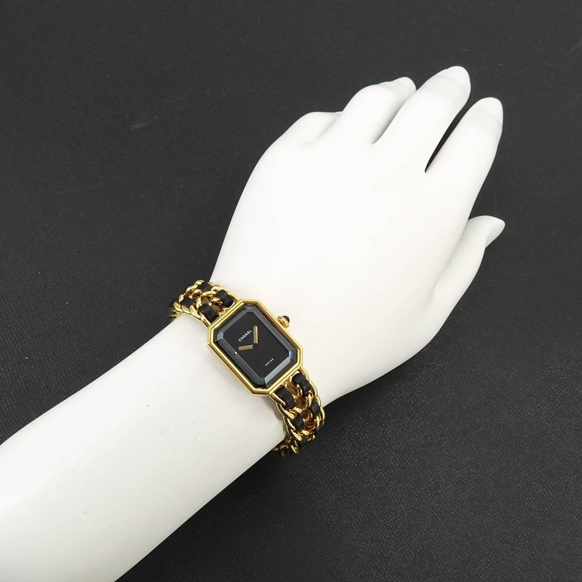 Premiere Size L H0001 Vintage Quartz Black Dial Ladies Watch