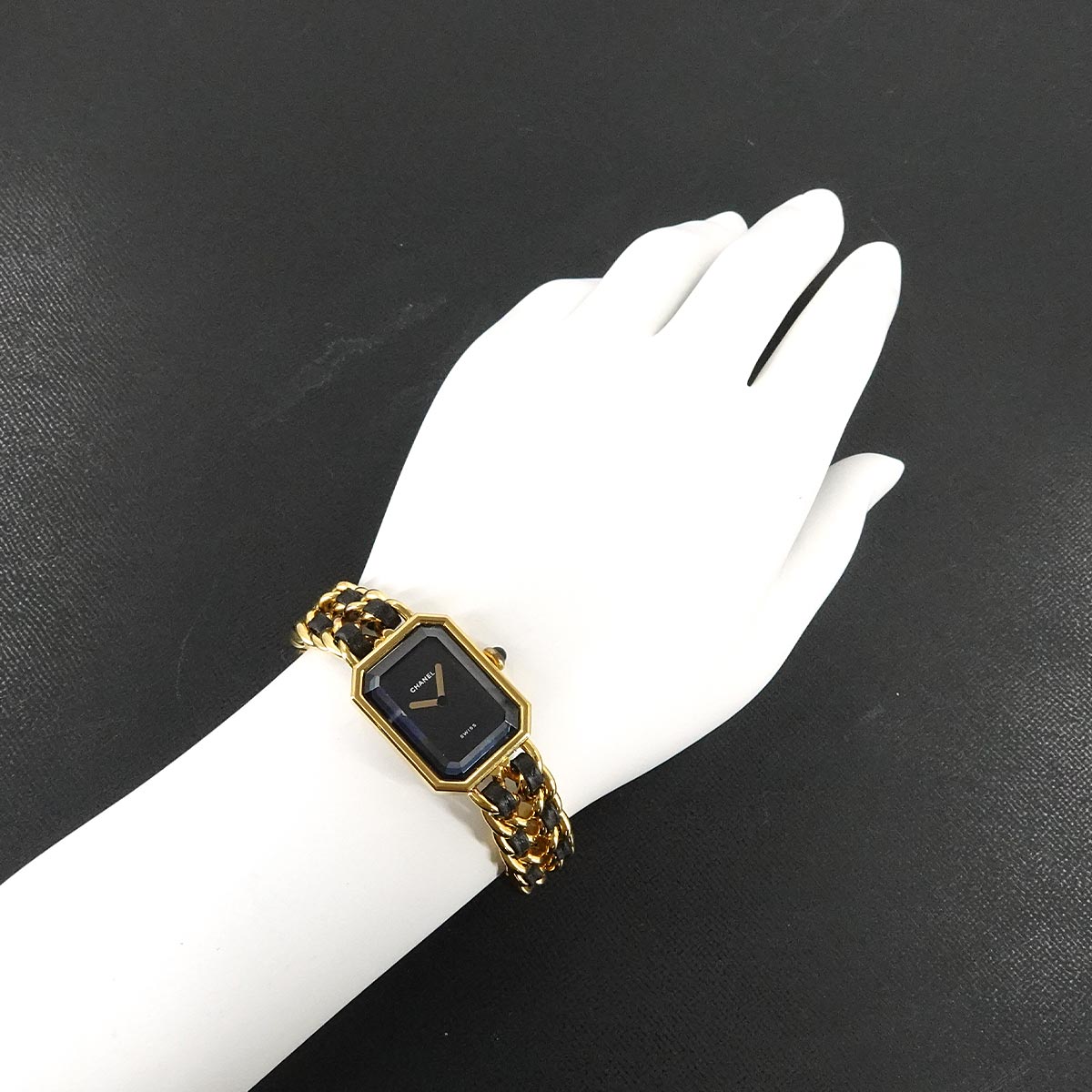 Premiere Size L H0001 Vintage Quartz Black Dial Ladies Watch