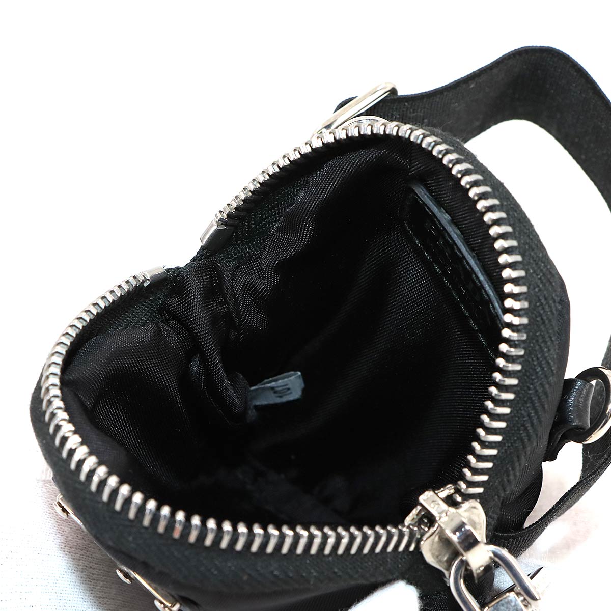 Round Shoulder Pouch Nylon Black 1TT129 Purse