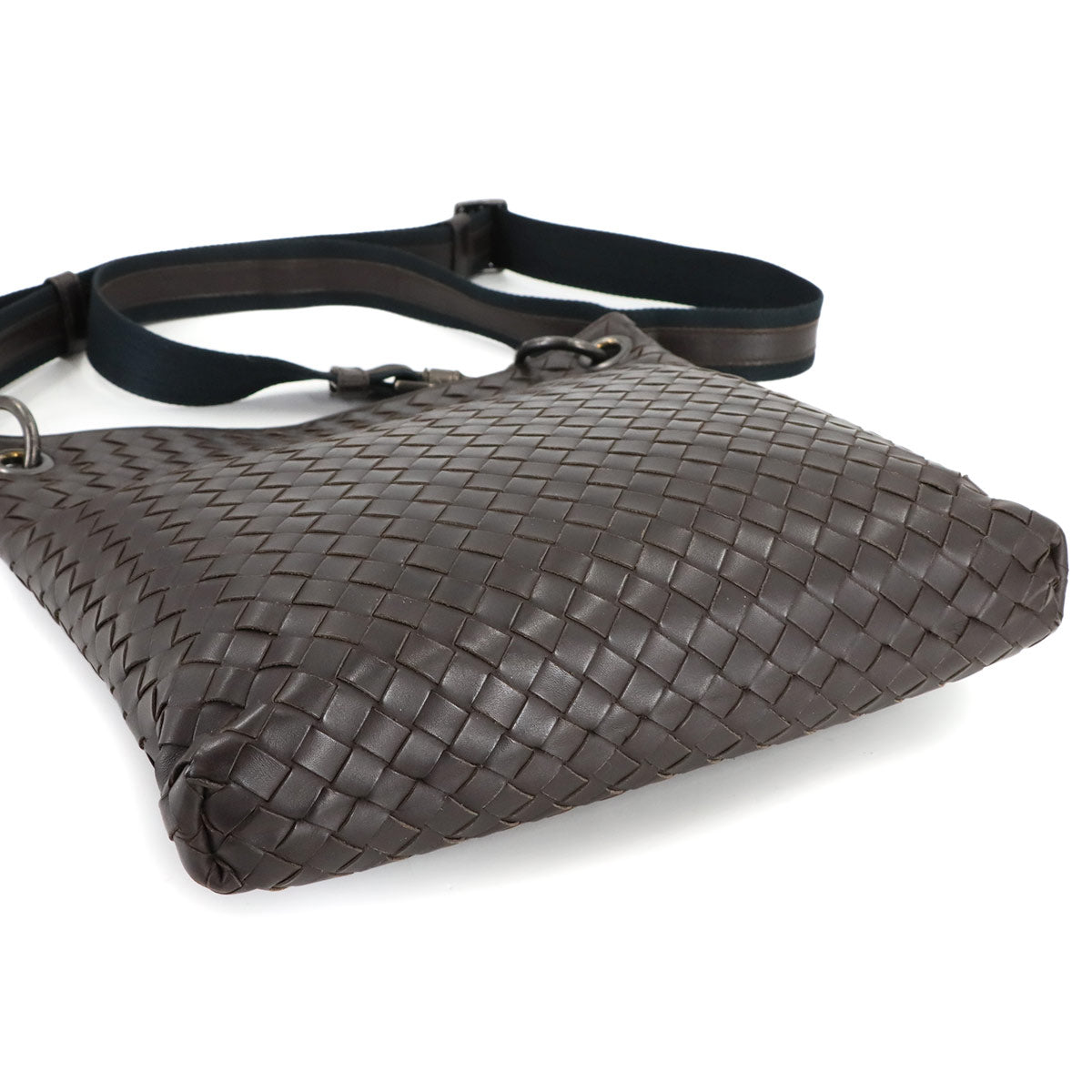 Intrecciato Shoulder Bag Leather Dark brown 172736