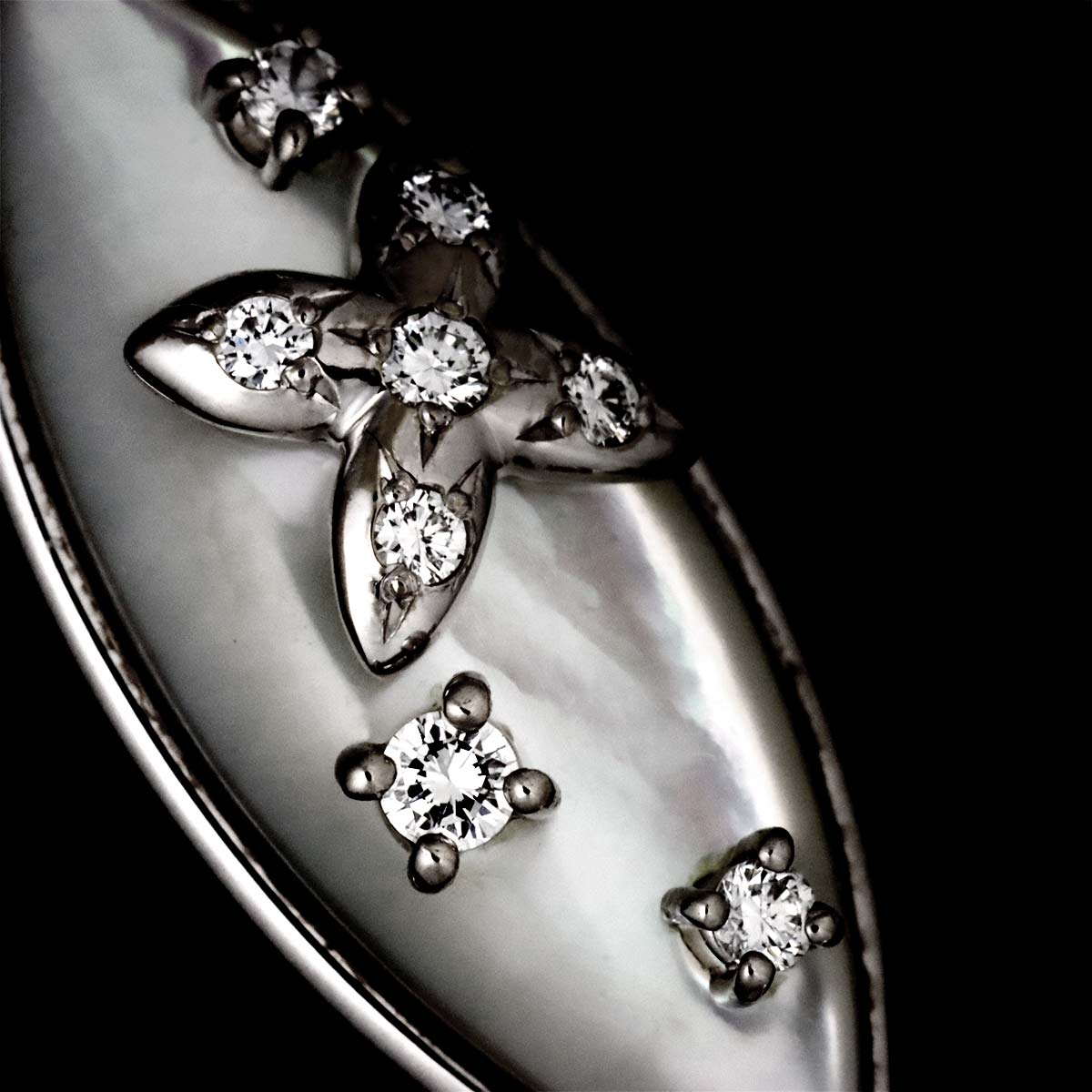 Akoya Pearl MOP Diamond 0.09/0.09ct Earrings Clip on 18K WG