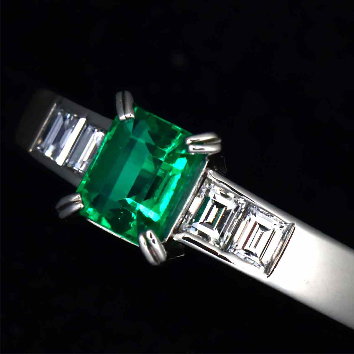 Emerald 0.48ct Diamond 0.20ct Ring Pt size7.25(US)