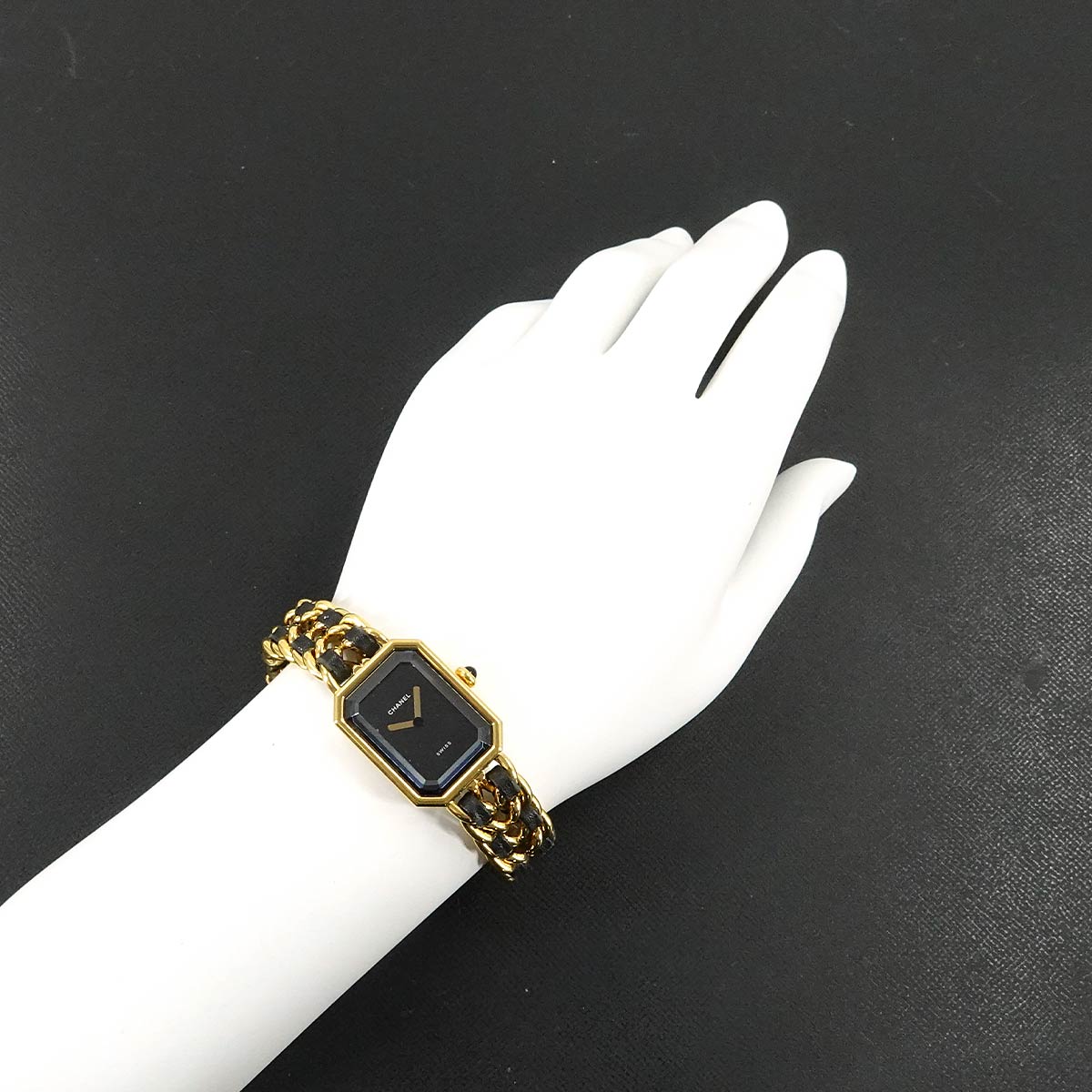 Premiere Size M H0001 Vintage Quartz Black Dial Ladies Watch