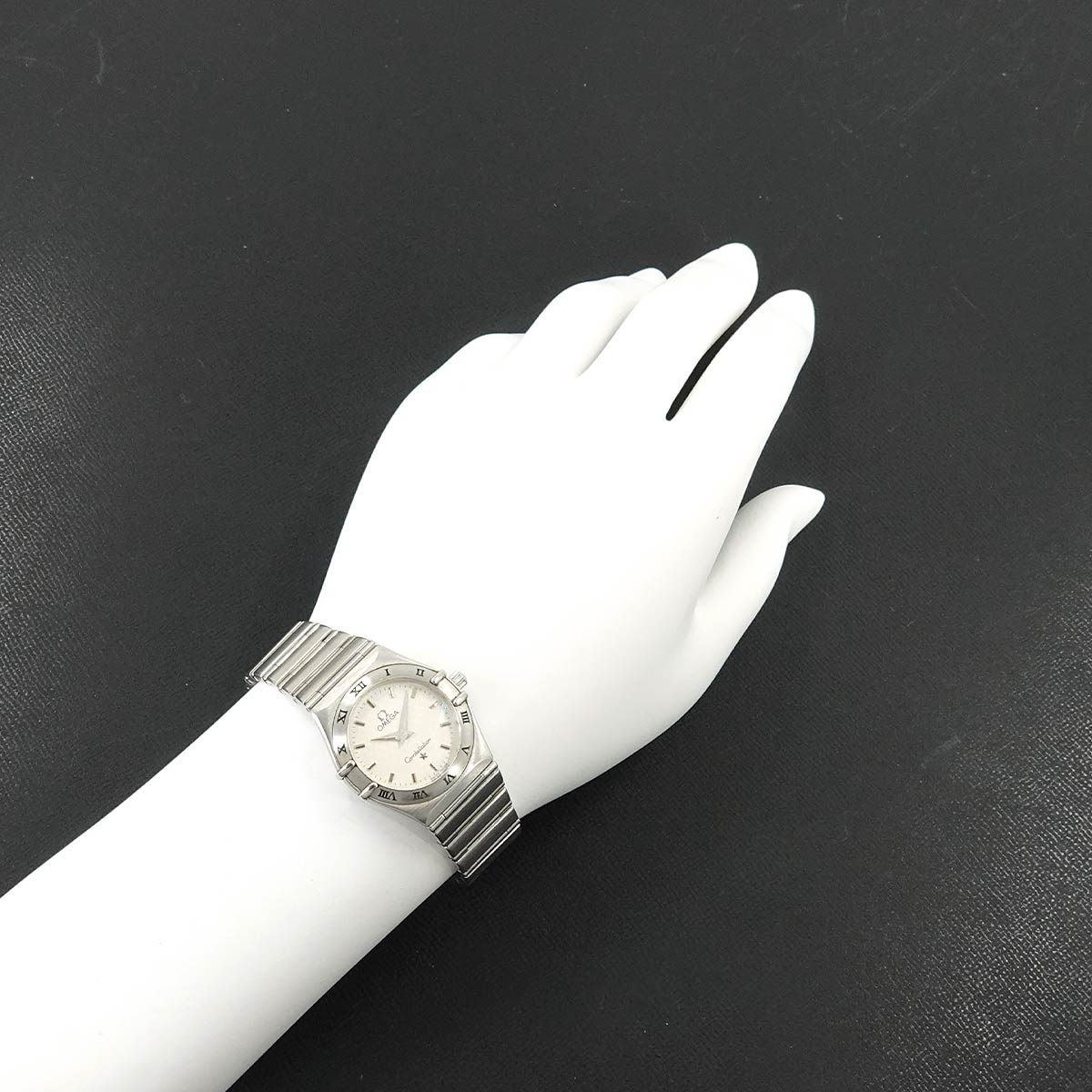 Constellation 1572 30 Quartz Silver Dial Ladies Watch