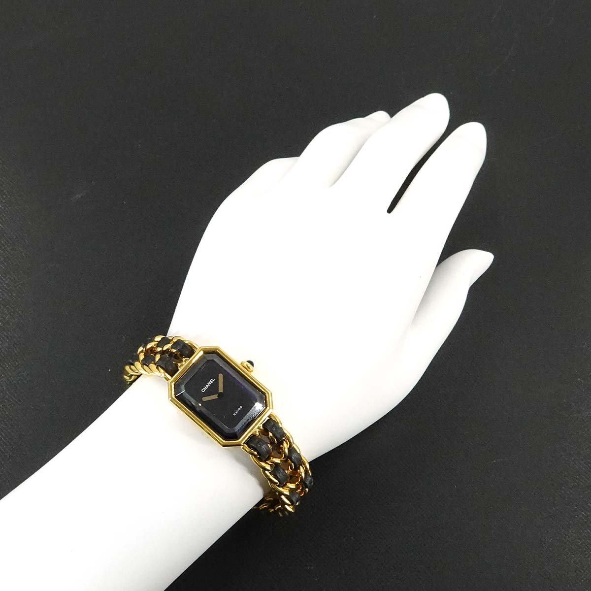 Premiere Size M H0001 Vintage Quartz Black Dial Ladies Watch