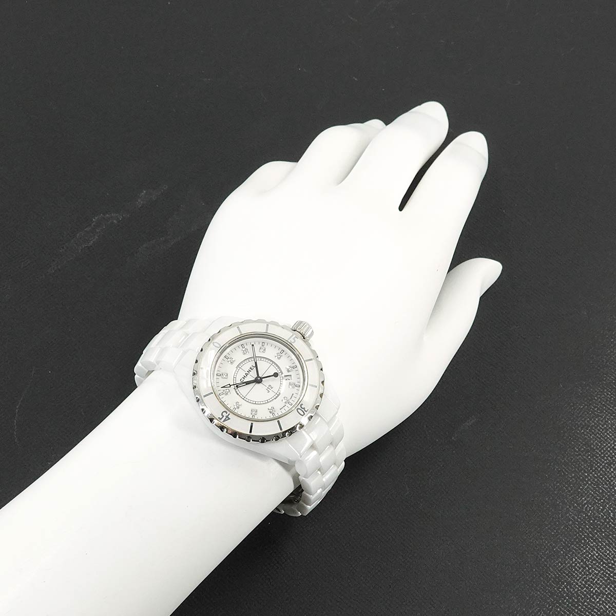 J12 33mm H1628 12P Diamond Quartz White Dial Ladies Watch