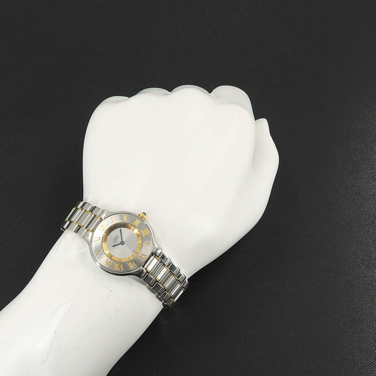 Must 21 Van Thian W10072R6 Quartz Silver Dial Boys Watch