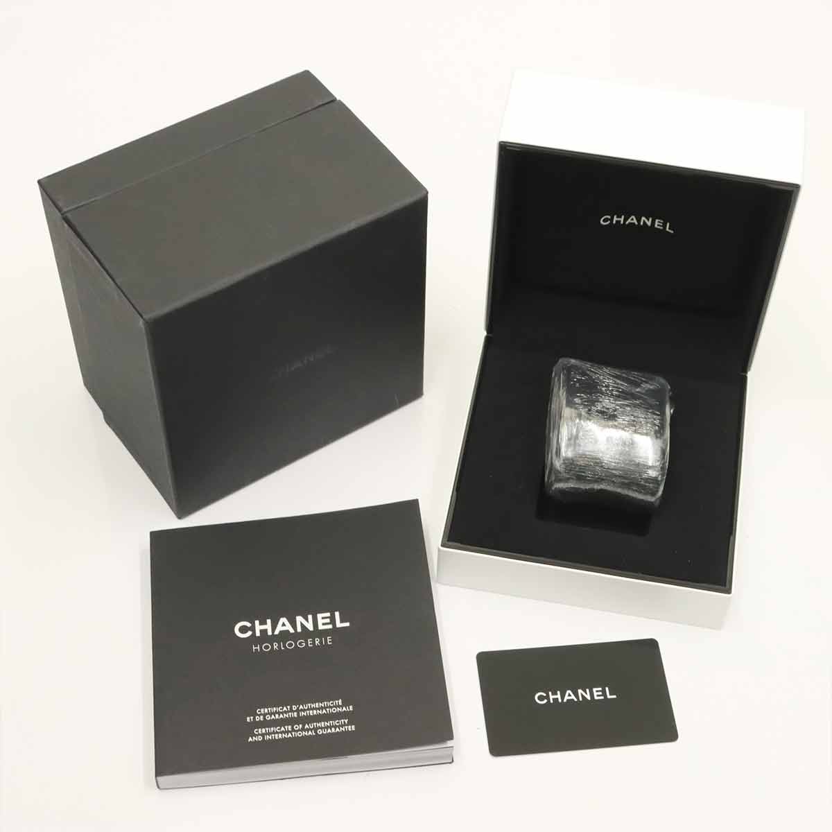 J12 38mm Wanted de Chanel H7418 Ceramic Automatic Black Dial