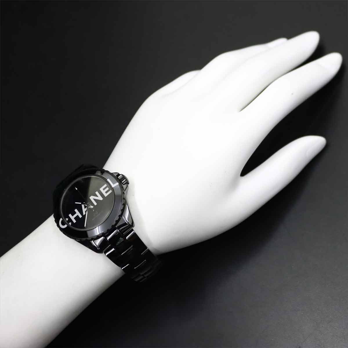 J12 38mm Wanted de Chanel H7418 Ceramic Automatic Black Dial