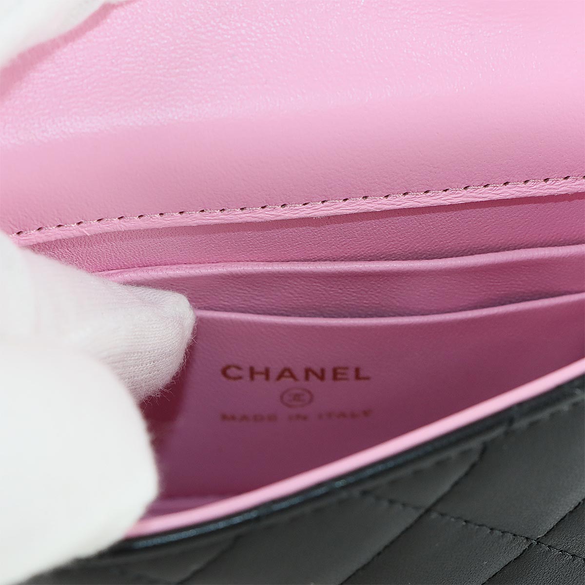 Mini Matelasse Chain Shoulder Bag Leather Black Pink AP2682