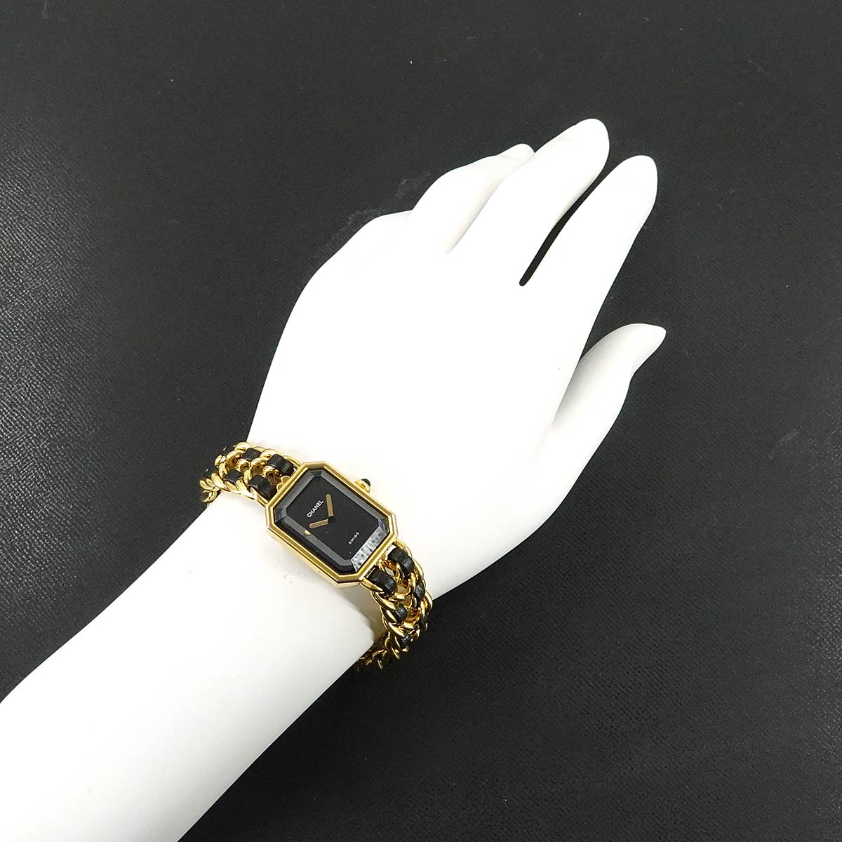 Premiere Size L H0001 Vintage Quartz Black Dial Ladies Watch