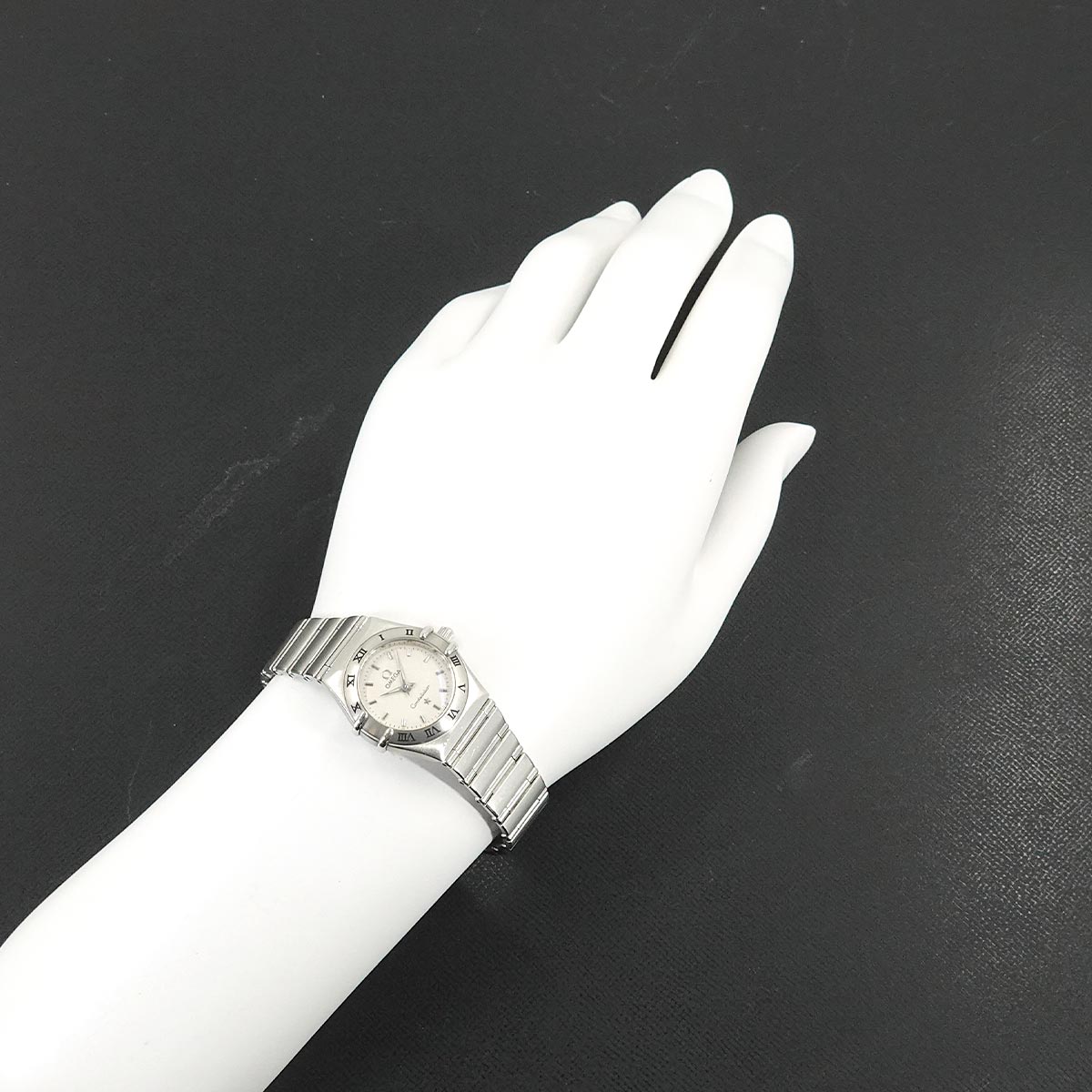 Constellation Mini 1562 30 Silver Dial Quartz Ladies Watch