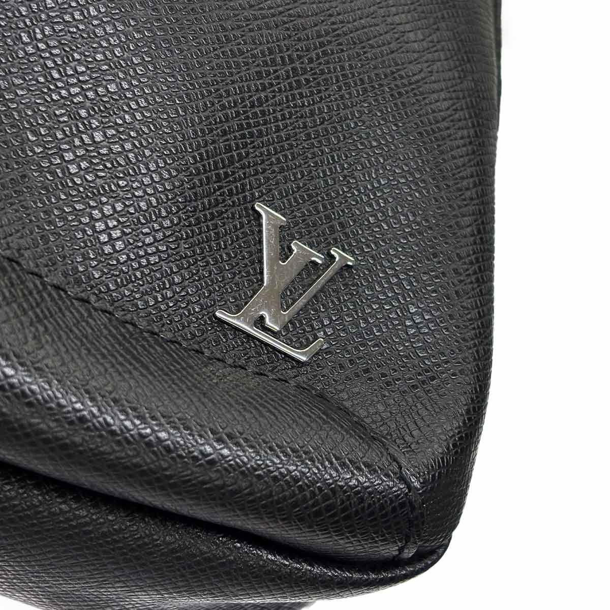 Taiga Avenue Sling Bag Crossbody Bag Black M30443