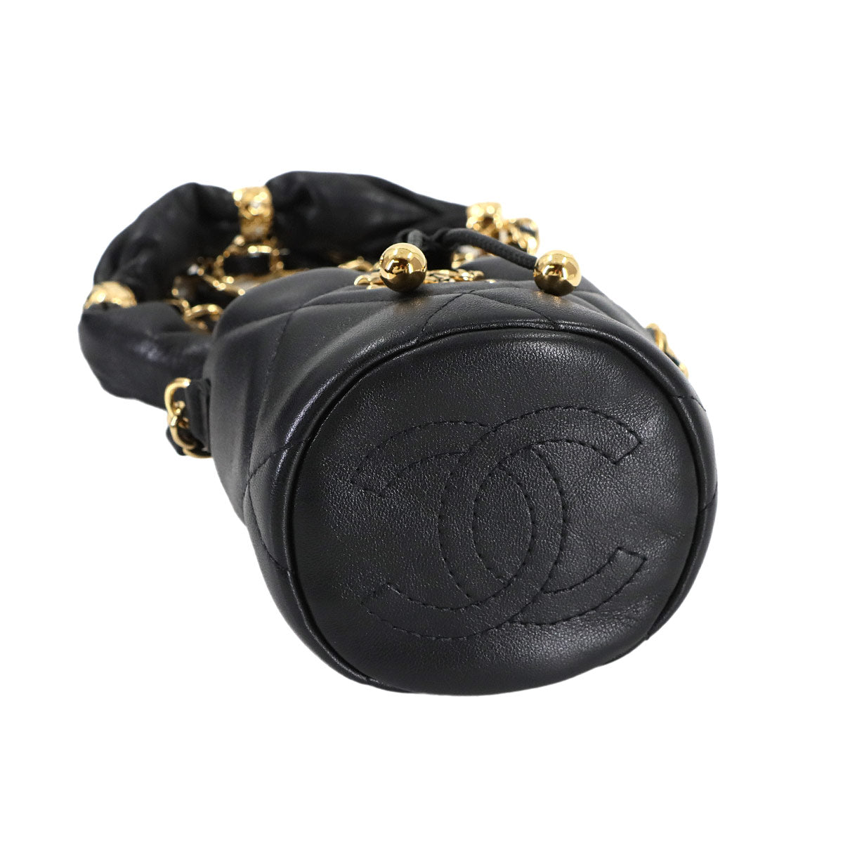Matelasse Chain Shoulder Bag Leather Black AP2330 Purse