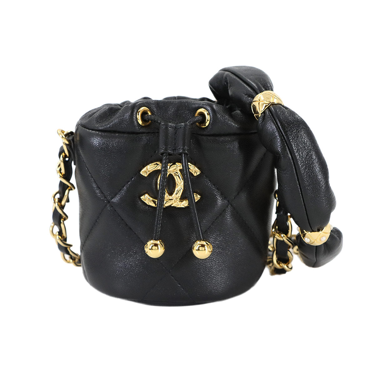 Matelasse Chain Shoulder Bag Leather Black AP2330 Purse
