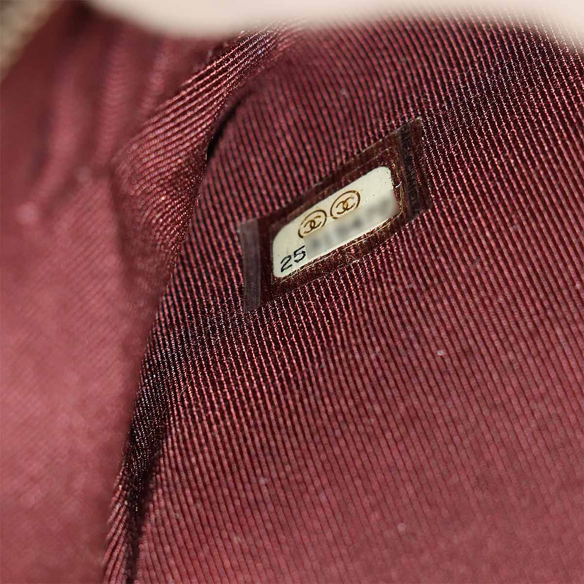 V stitch W Zipped Chain Long Wallet Leather Black A82527