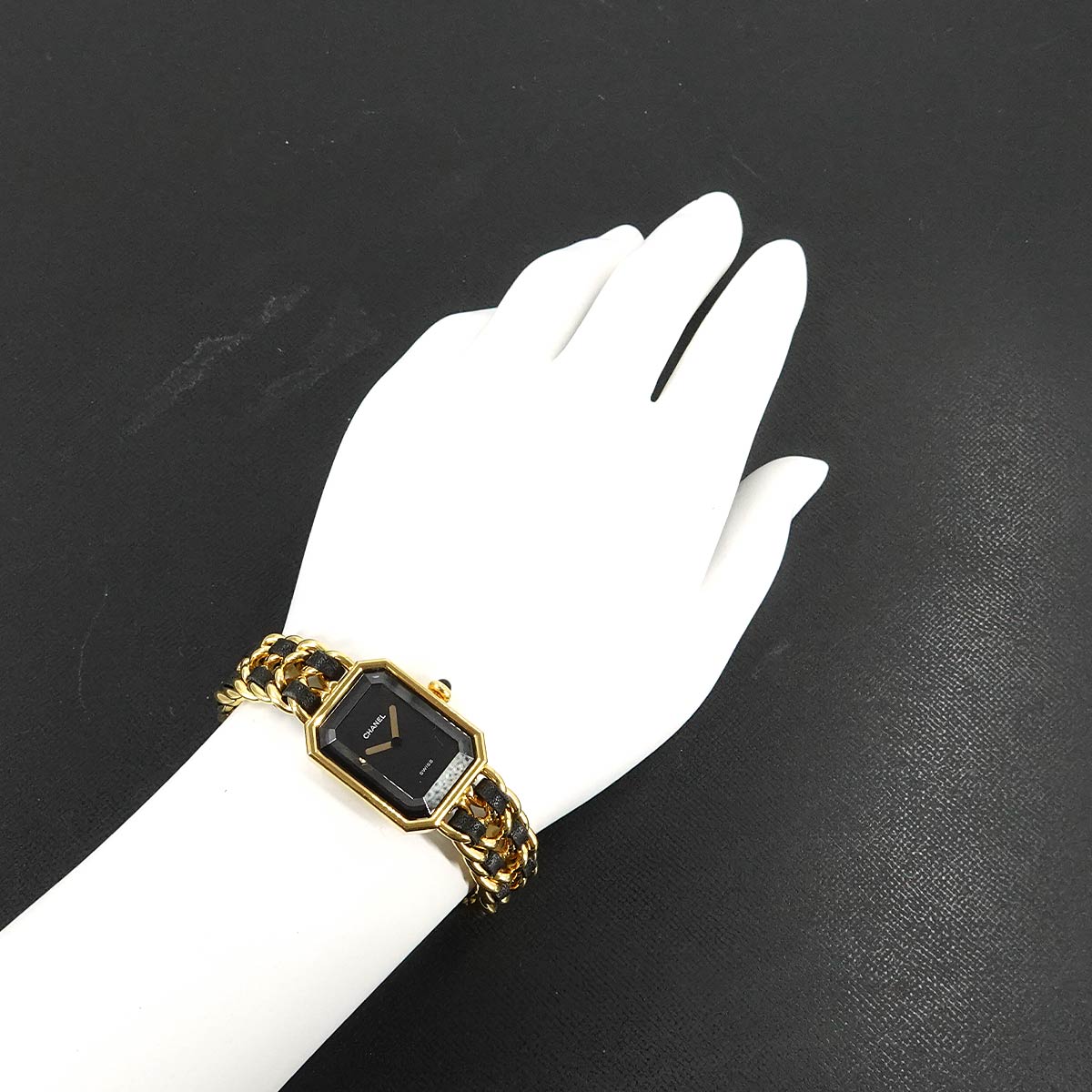 Premiere Size L H0001 Vintage Quartz Black Dial Ladies Watch