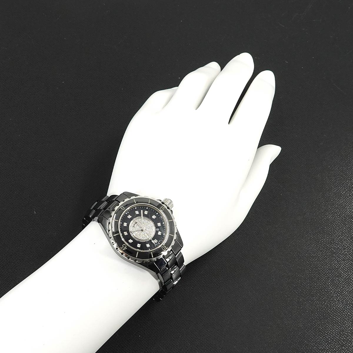 J12 33mm H2122 Quartz Diamond Date Black Dial Ladies Watch