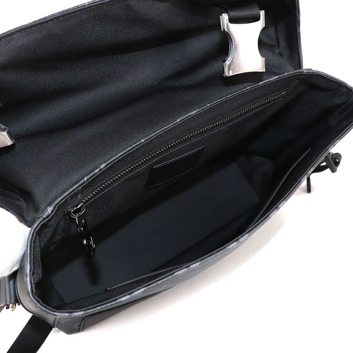 Monogram Eclipse Messenger Voyage PM Shoulder Bag M40511