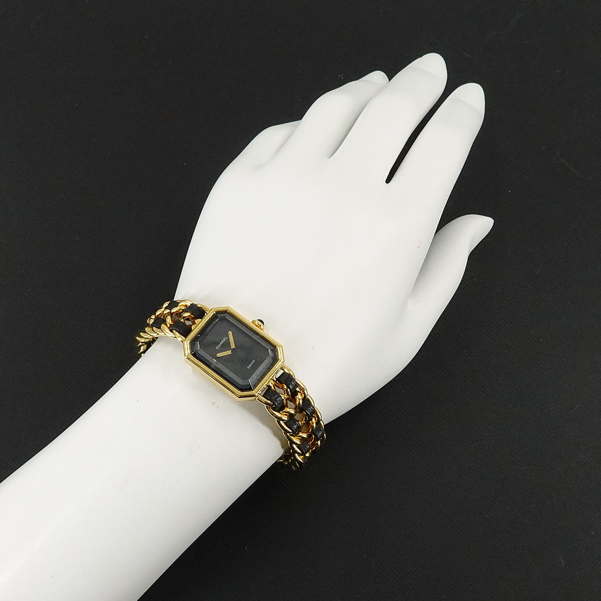 Premiere Size M H0001 Vintage Quartz Black Dial Ladies Watch