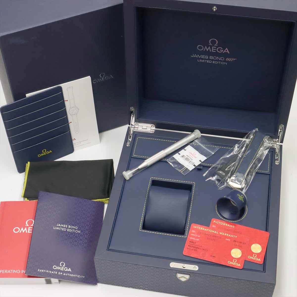 Seamaster Aqua Terra James Bond 231 10 42 21 03 004 Mens Watch