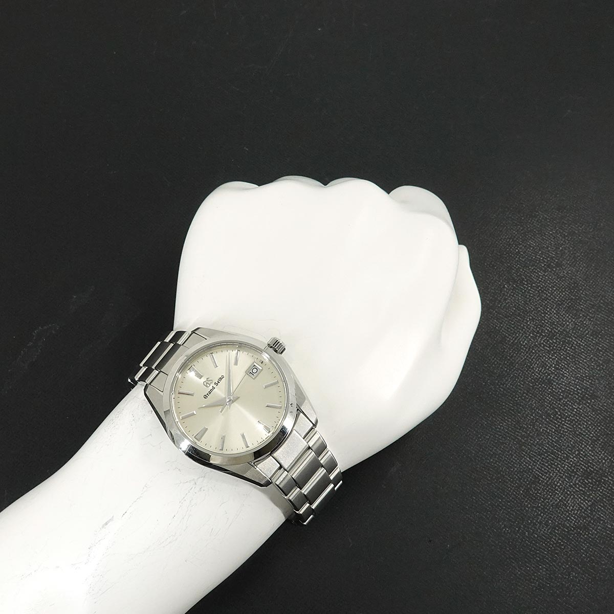 SBGV221 9F82 0AF0 Date Quartz Silver Dial Mens Watch