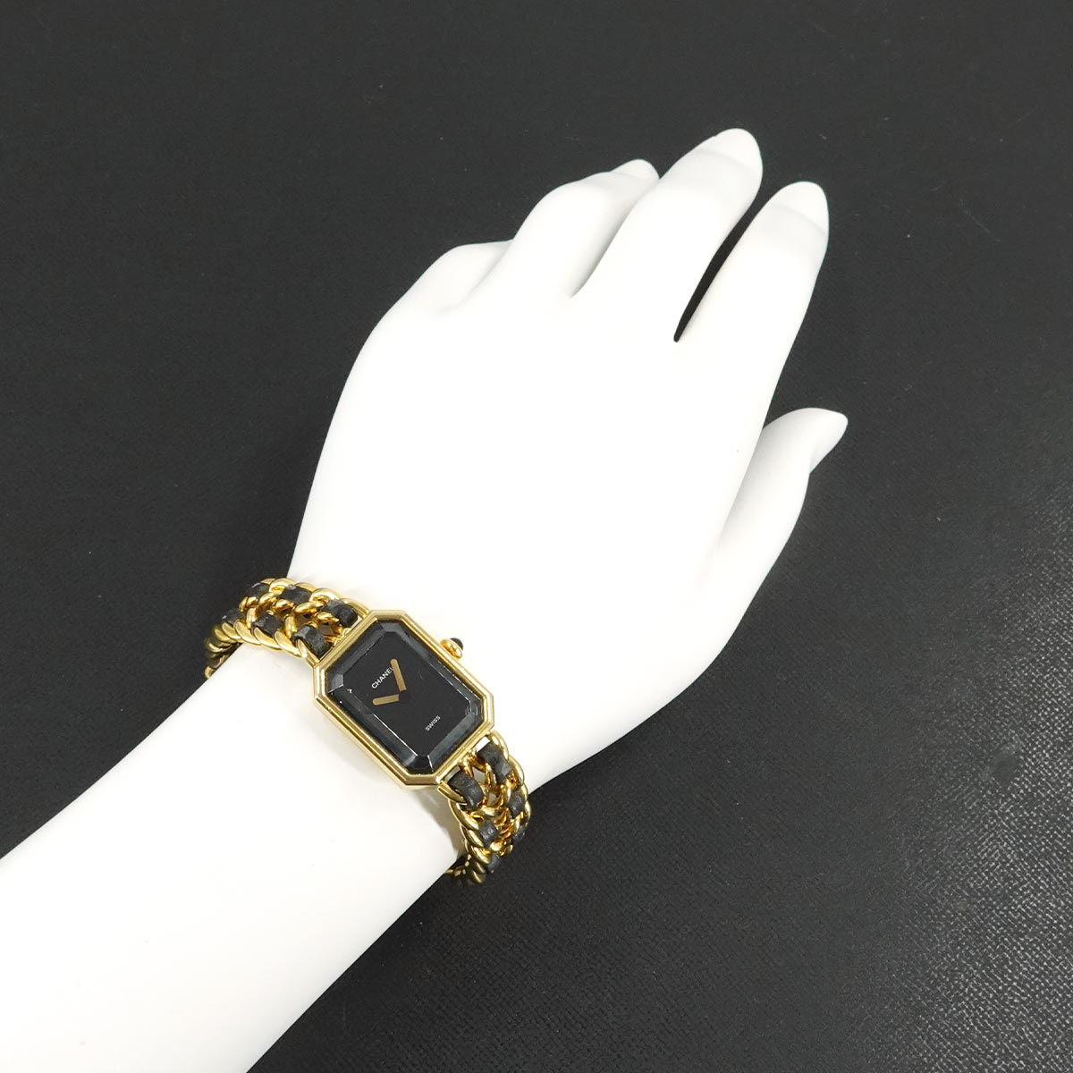Premiere Size M H0001 Vintage Quartz Black Dial Ladies Watch