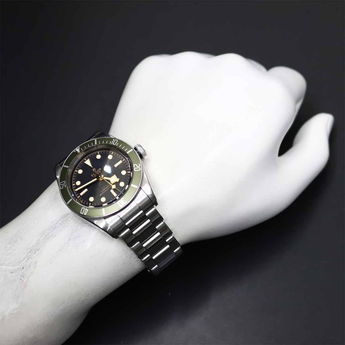 Heritage Black Bay 79230G Automatic Black Dial Mens Watch