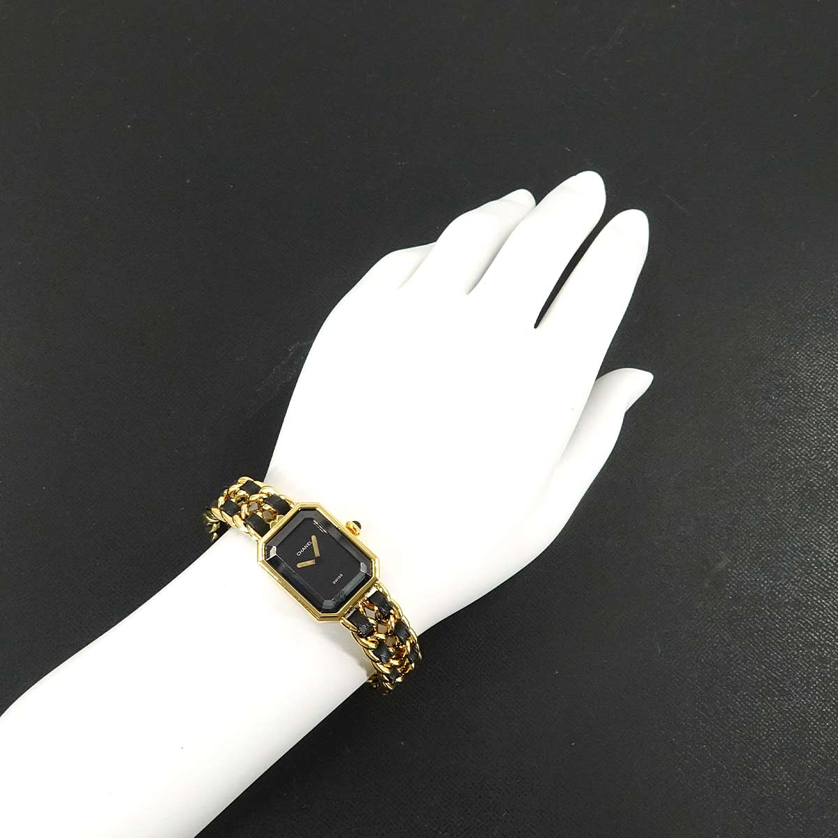 Premiere Size M H0001 Vintage Quartz Black Dial Ladies Watch