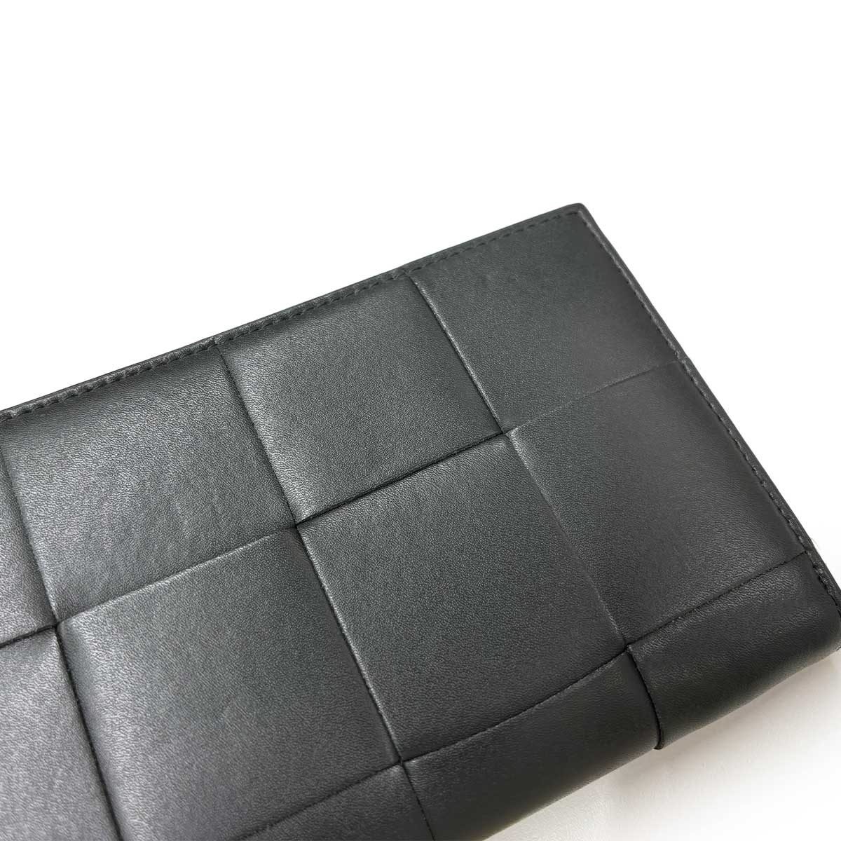 Intrecciato Cassette Zipped Around Wallet Leather Gray