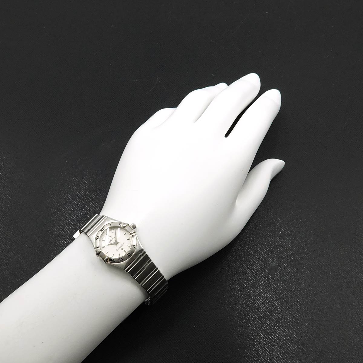 Constellation Mini 1562 30 Silver Dial Quartz Ladies Watch