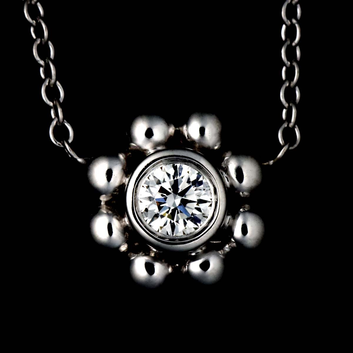 Diamond Flower Necklace 18K White Gold 750