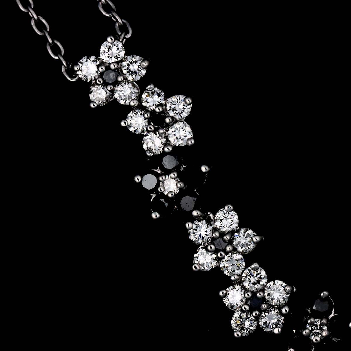 Diamond 0.41ct BlackDiamond 0.25ct Necklace 18K WG 750