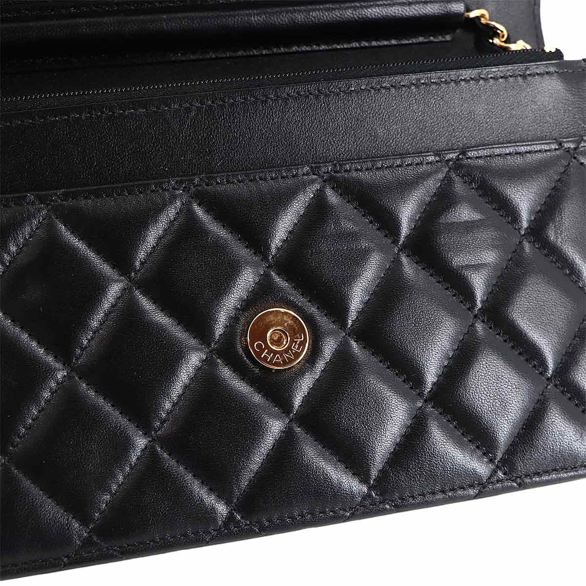 Matelasse Classic Chain Wallet Leather Black AP0250