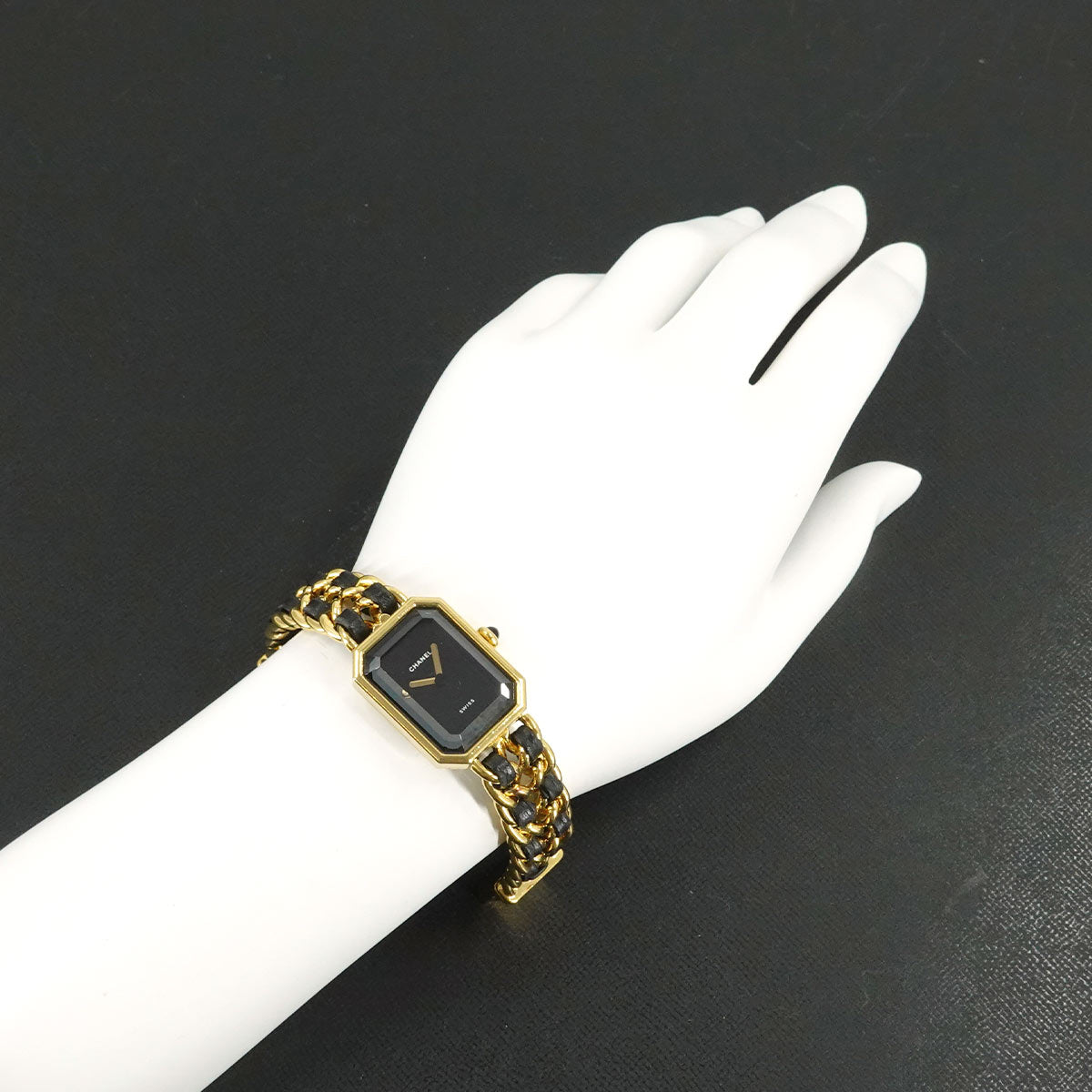 Premiere Size S H0001 Vintage Quartz Black Dial Ladies Watch