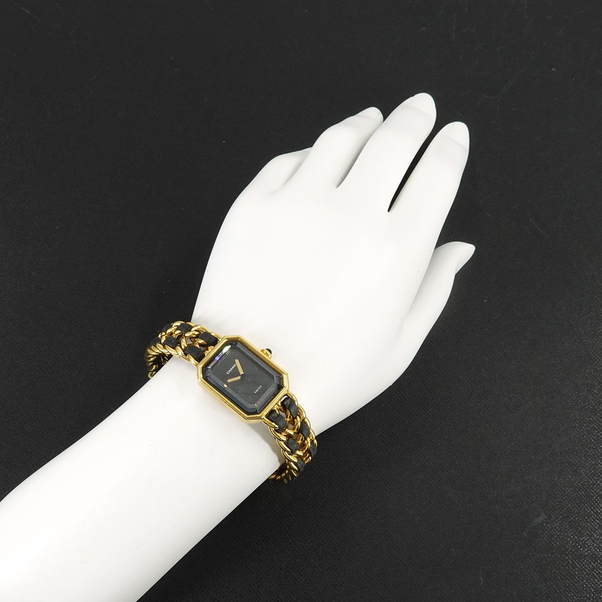 Premiere Size M H0001 Vintage Quartz Black Dial Ladies Watch