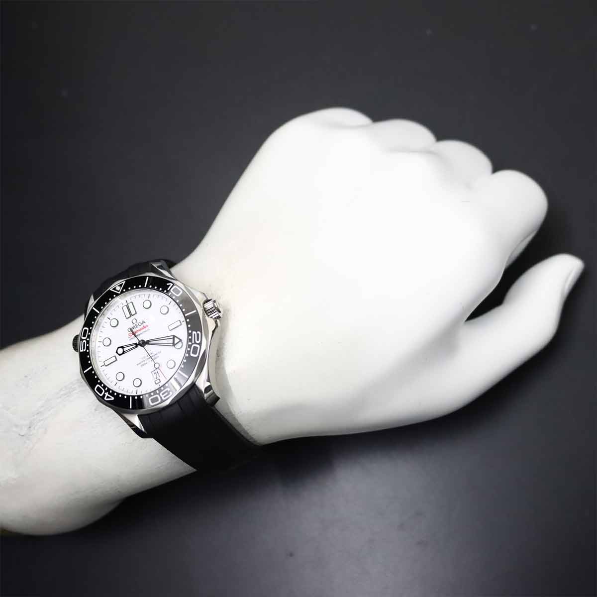 Seamaster 300 Co-Axial 210 32 42 20 04 001 White Dial