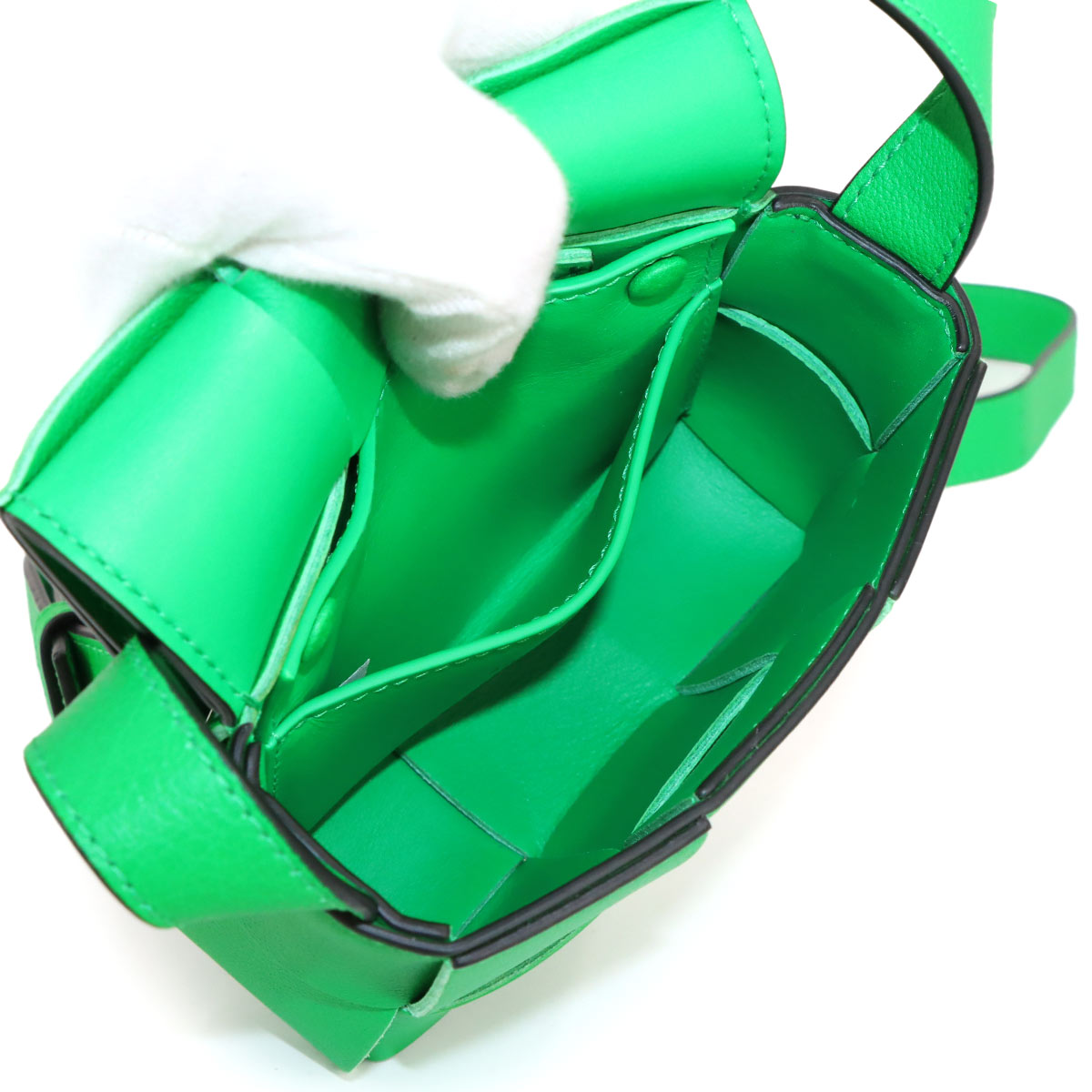 Intrecciato Candy Cassette Shoulder Bag Leather Green