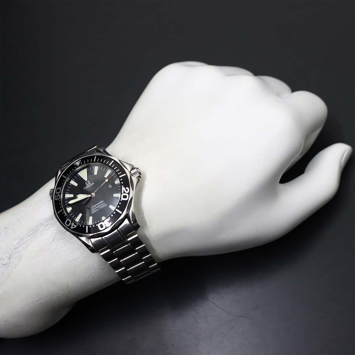 Seamaster Professiona 300 2264 50 Quartz Date Black Dial Mens