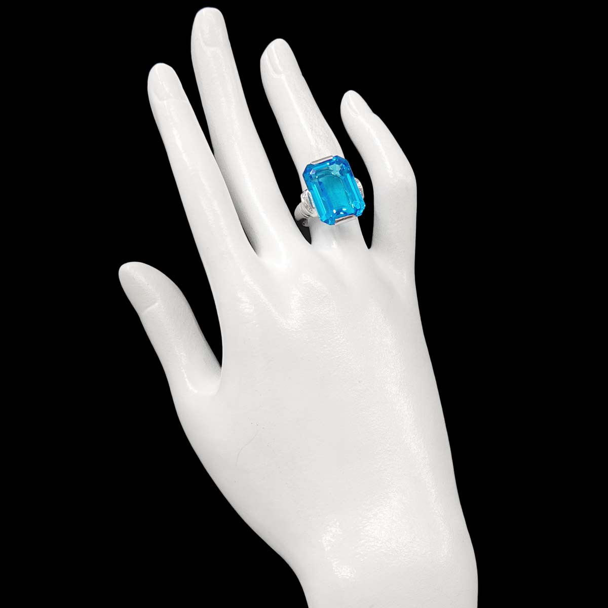 Blue Topaz 1.831ct Diamond 0.03ct Ring 18K WG 750 size6(US)