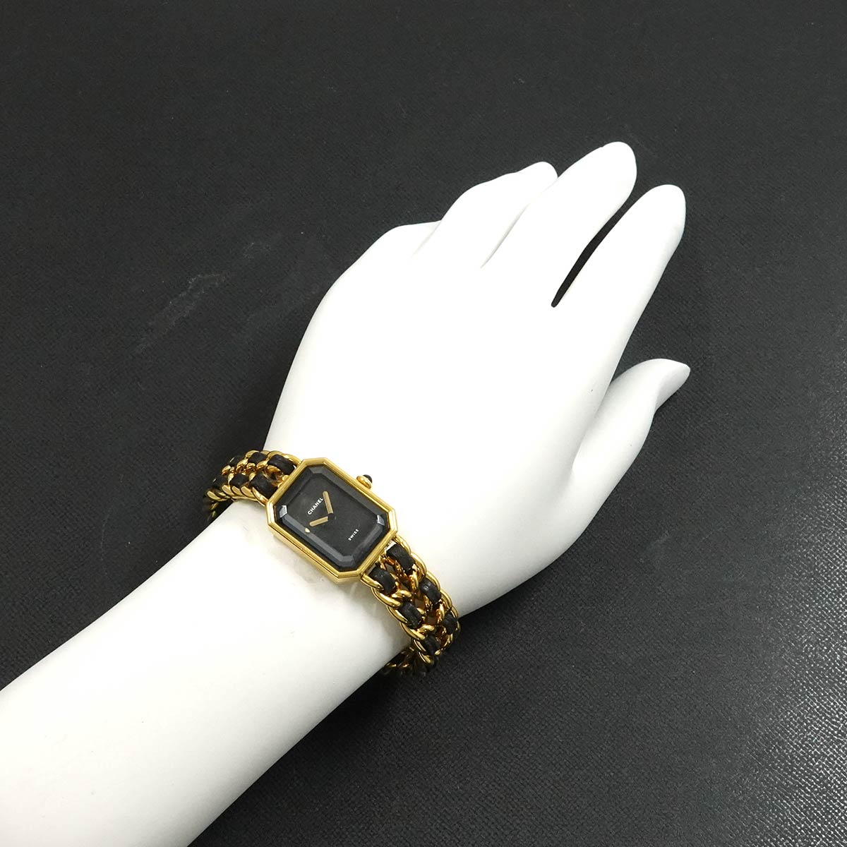 Premiere Size M H0001 Vintage Quartz Black Dial Ladies Watch