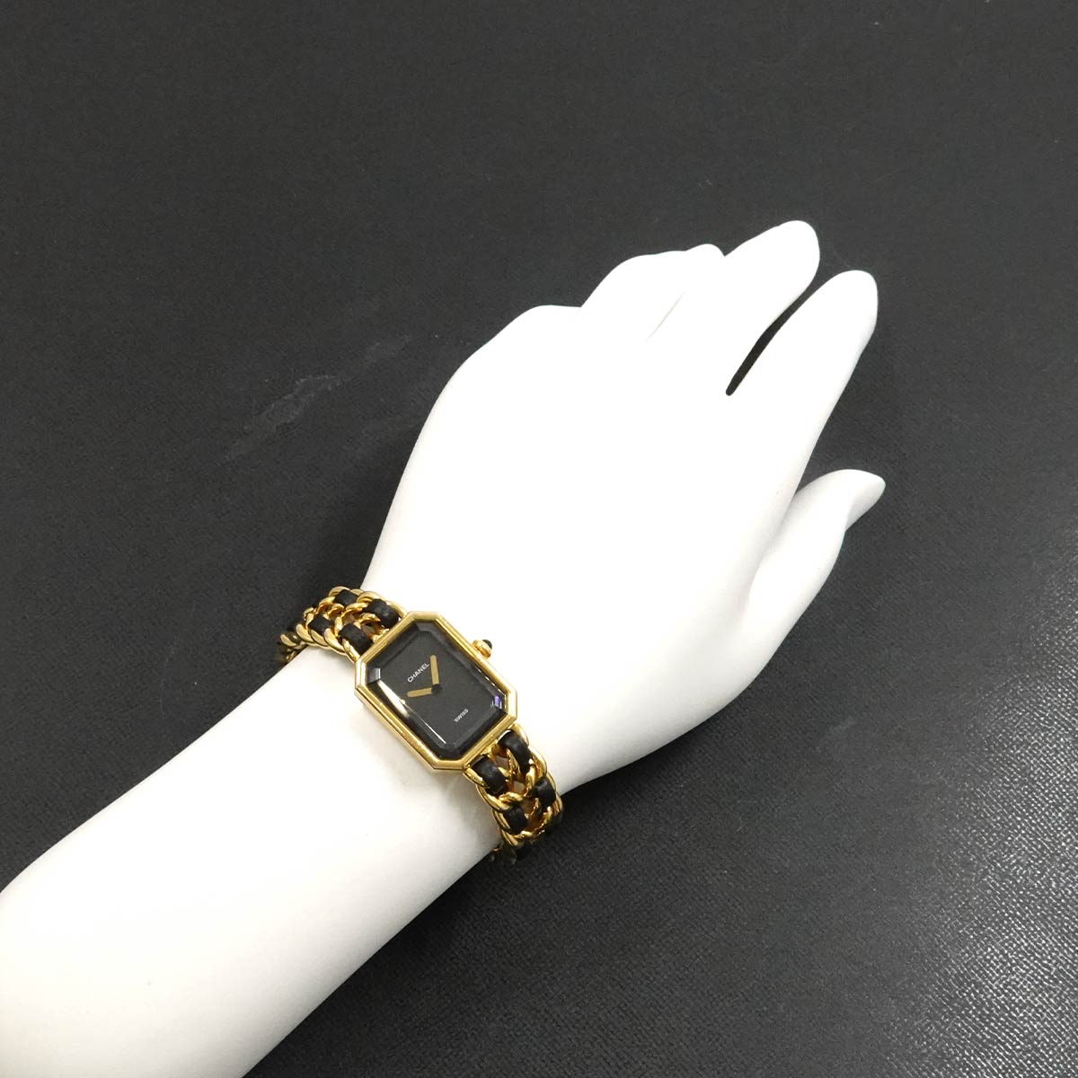Premiere Size M H0001 Vintage Quartz Black Dial Ladies Watch
