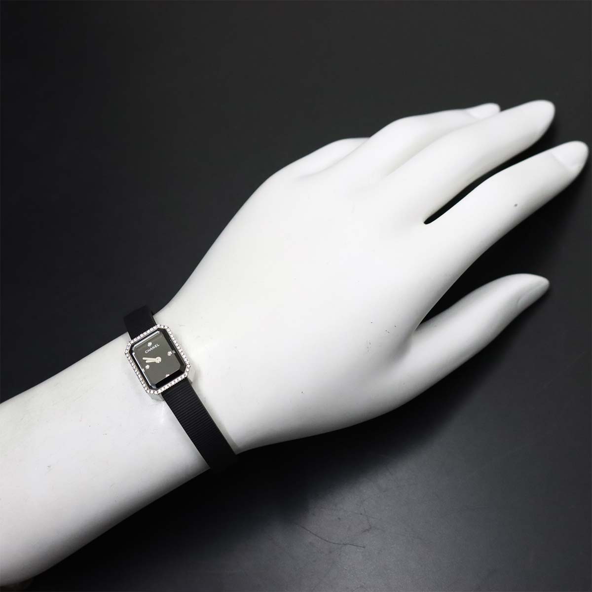 Premiere H2434 Bezel Diamond 4P Rubber Belt Black Dial Ladies