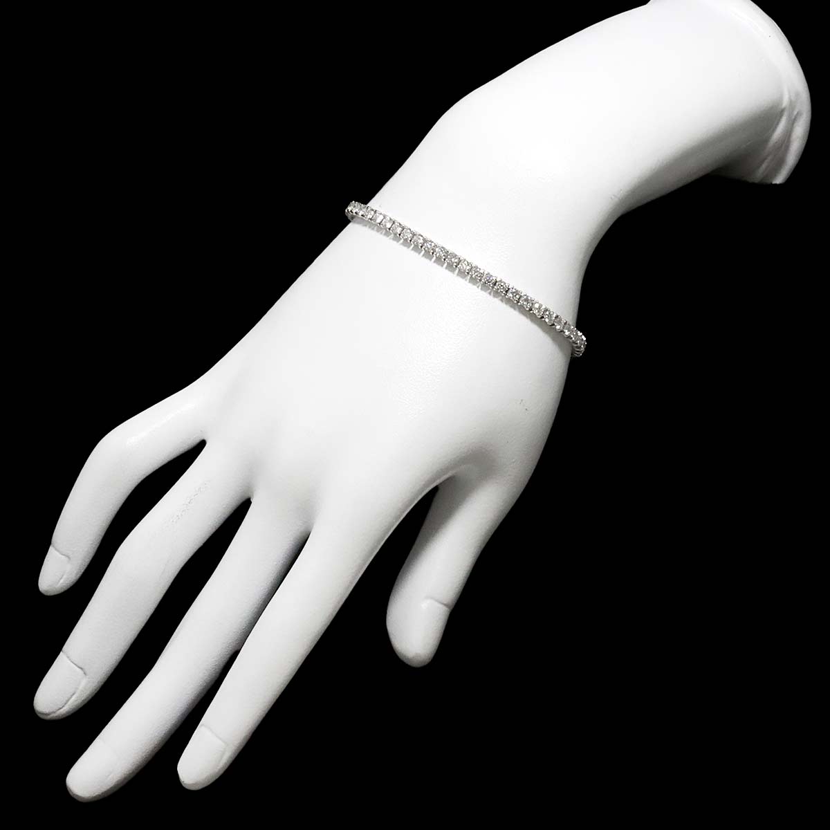 ESSENTIAL LINES Diamond Bracelet 18K White Gold 750