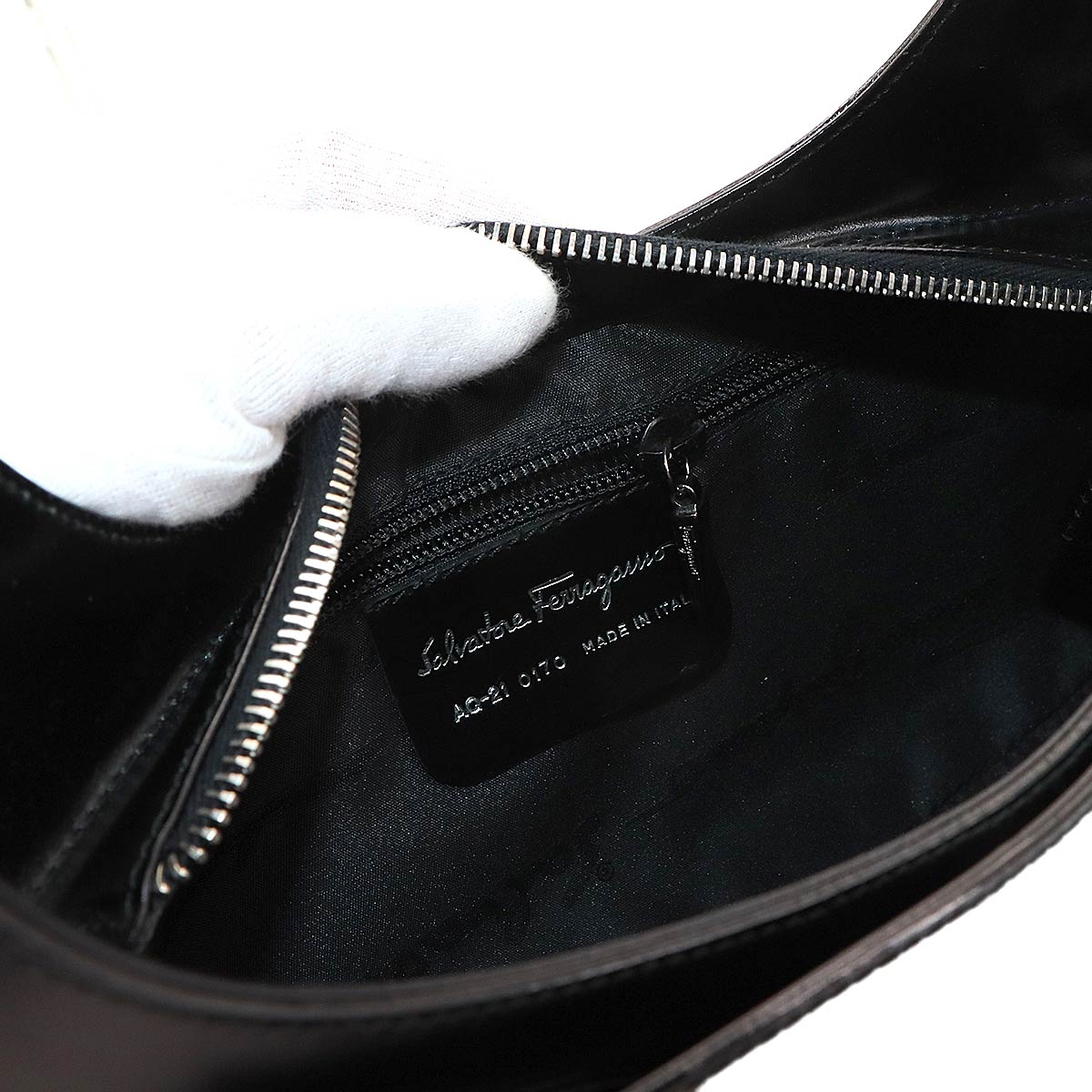 Gancini Shoulder Bag Leather Black 21 0170